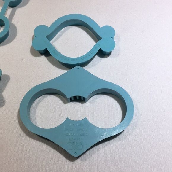 Vintage Wilton Filigree fondant cutters - Picture 3 of 7